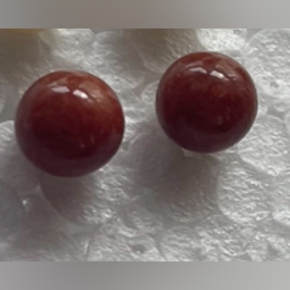 Vintage red gemstone small sphere ball stud earrings
gold tone - Picture 3 of 3